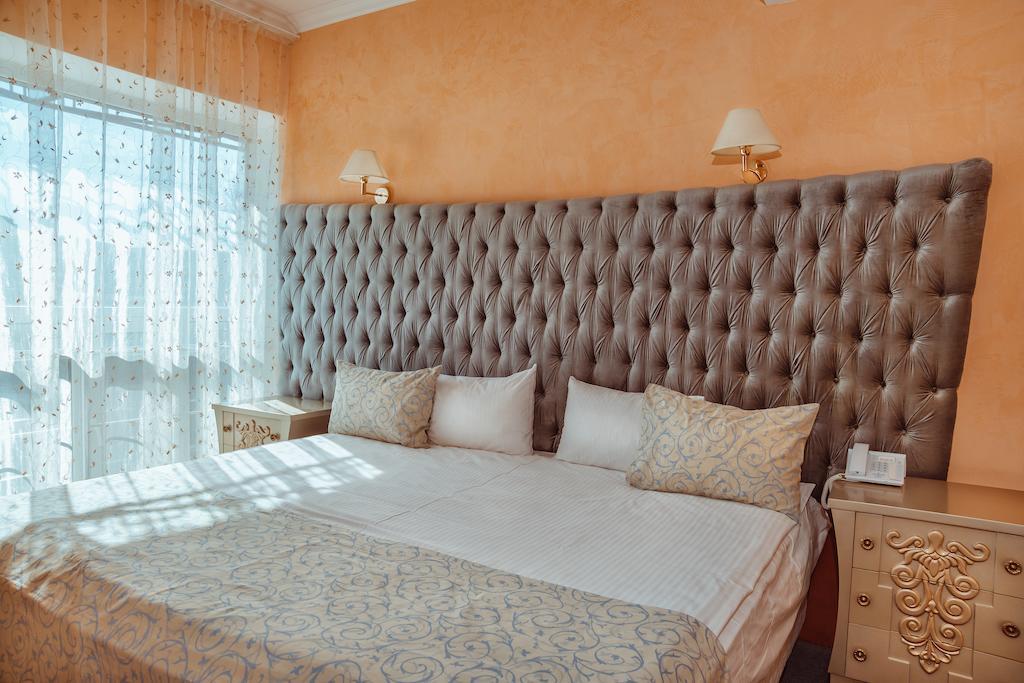 Premier Hotel Shafran Szumi Szoba fotó
