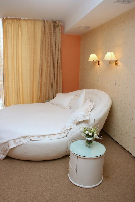 Premier Hotel Shafran Szumi Kültér fotó