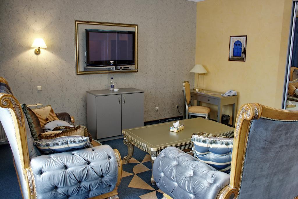 Premier Hotel Shafran Szumi Szoba fotó