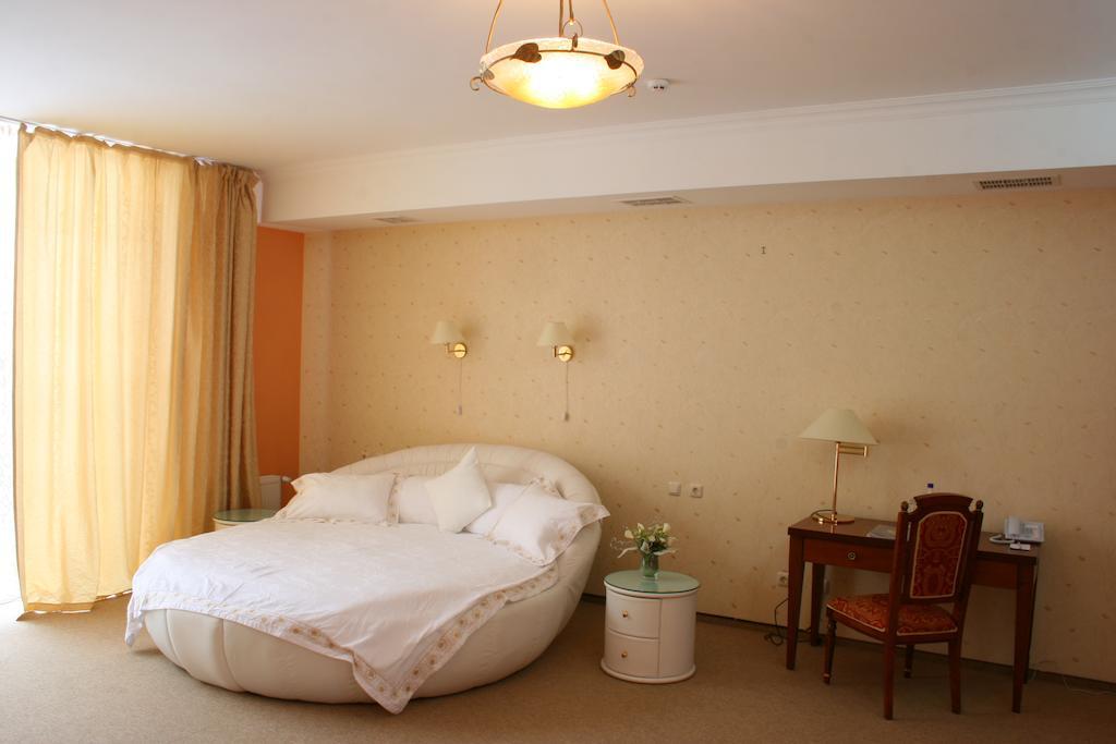 Premier Hotel Shafran Szumi Kültér fotó