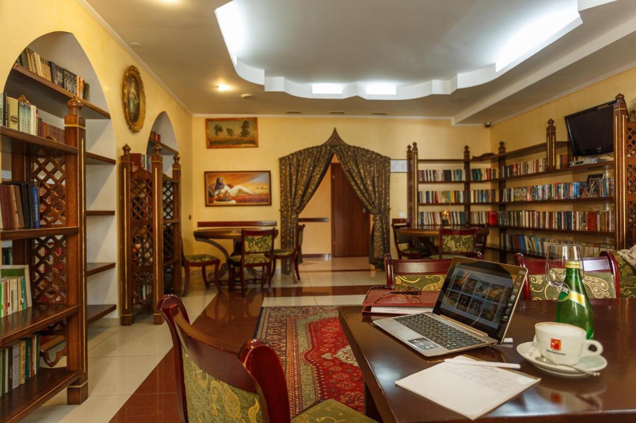 Premier Hotel Shafran Szumi Kültér fotó